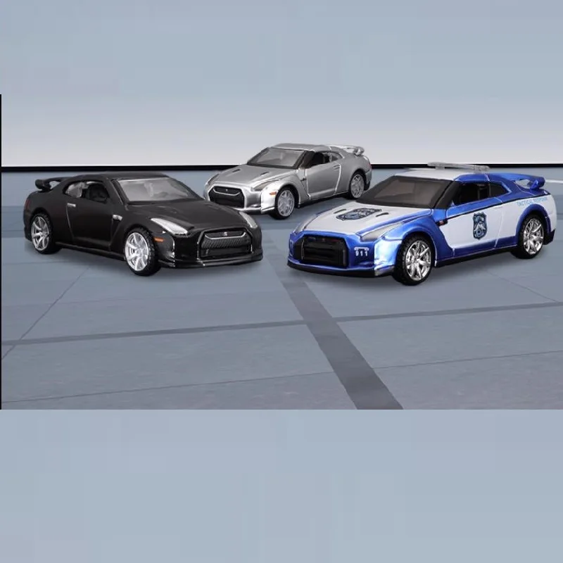 

Bburago 1:64 Niss-an GT-R Series Alloy Simulation Model Car