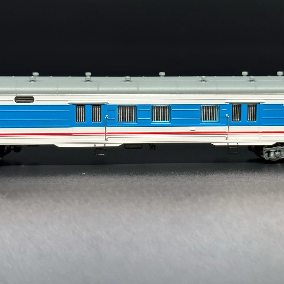 N タイプ 1/160 おもちゃの列車 UZ22 旅客郵便車北朝鮮塗装青い列車