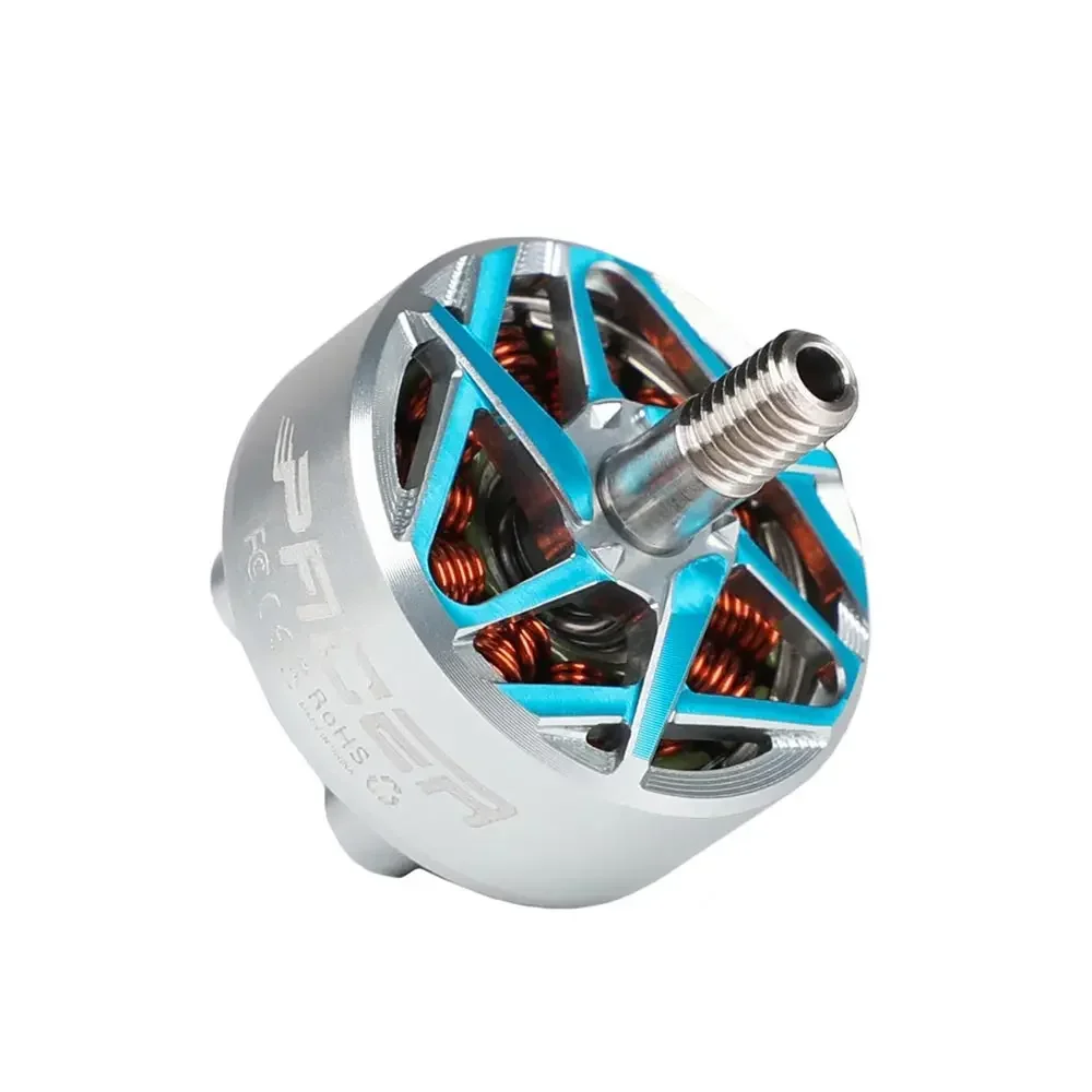 Moteur sans balais T-MOTOR P2207 V3.0 pour drone FPV freestyle, détaillant le logo et les vis de fixation