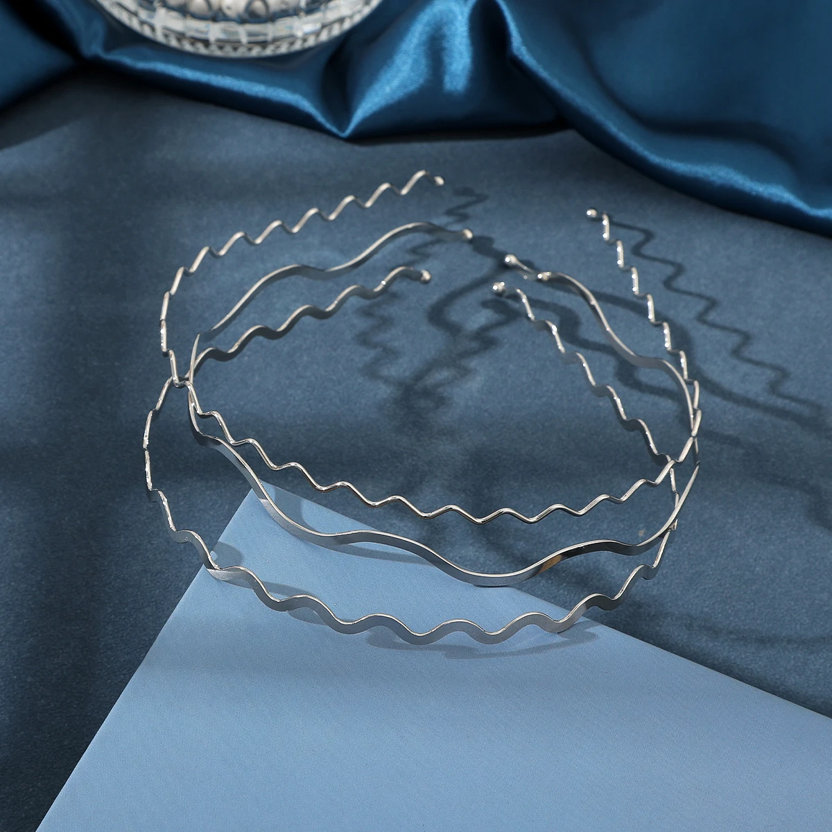 أربطة شعر مموجة من السبائك للنساء ، أربطة رأس فضة ، أربطة رأس للحفلات ، طوق شعر أنيق ، أغطية رأس مزاجية ، حافة فرنسية ، أغطية رأس صيفية