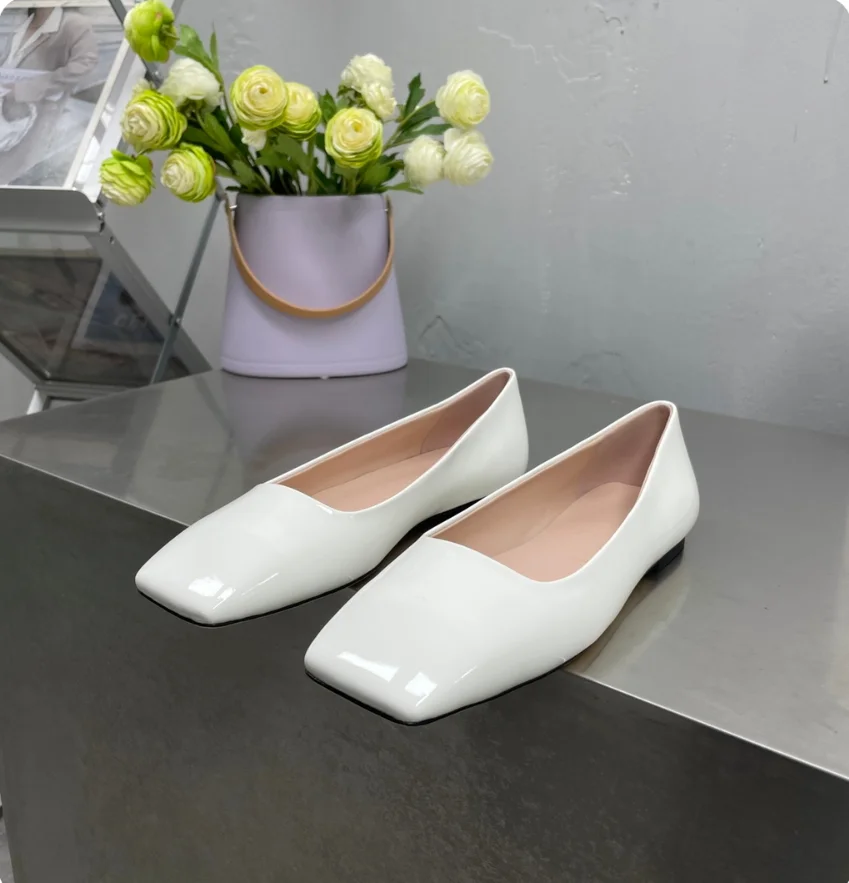 

Square head versatile soft sole comfortable flat heel women's shoes with shallow mouth, simple and fashionable single shoes