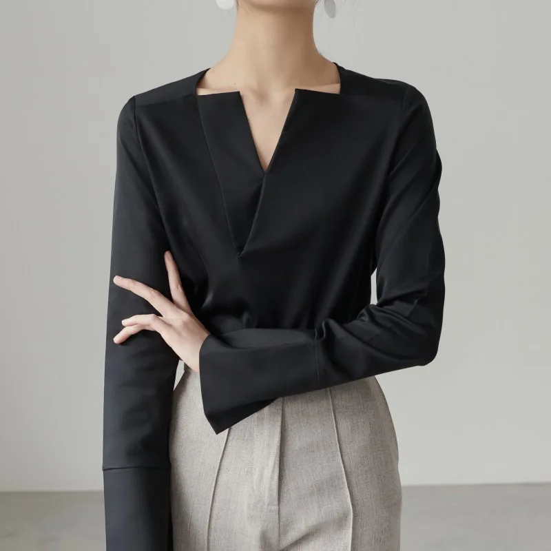 

V-Neck black fashion shirt satin design feel niche acetate fabric