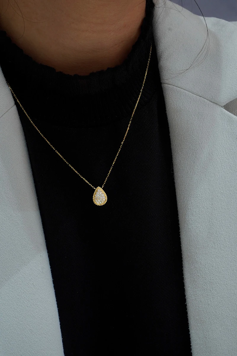 LUOWEND 18K Yellow Gold Necklace Real Natural Diamond Pendant Necklace for Women Wedding Classic Water Droplet Design Jewelry