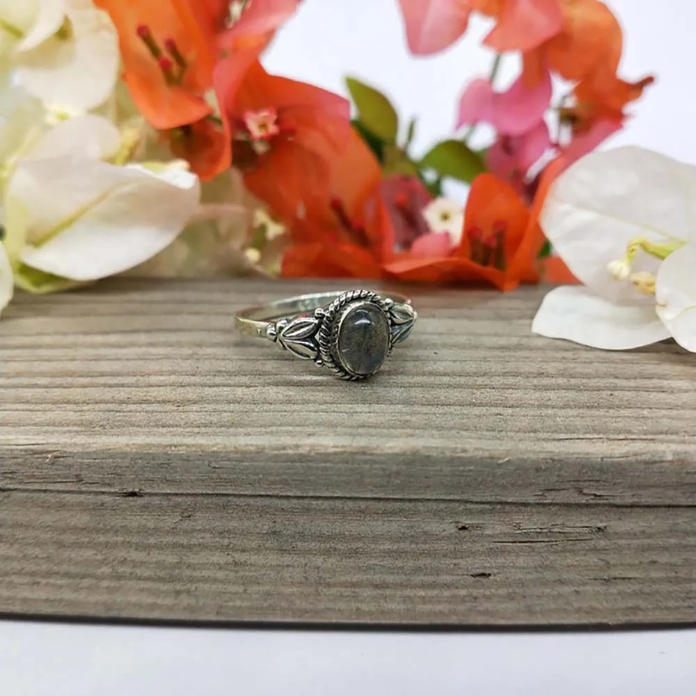 

Black Stones Finger Rings For Women Vintage Simple All-match Personalized Fashion Ring Female Accessories Party Gifts Jewelry