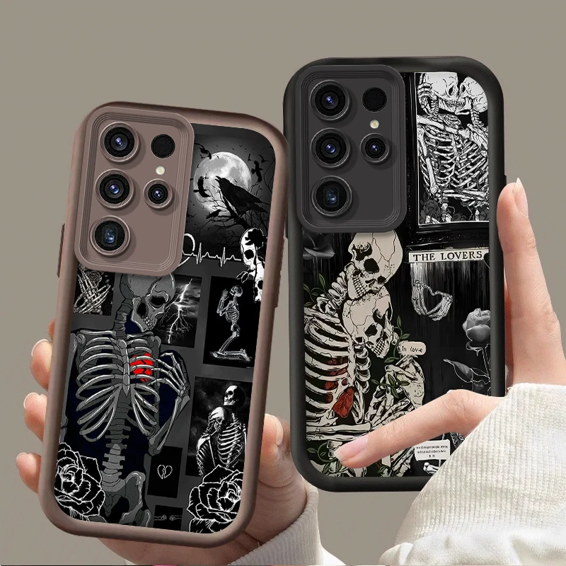 Stylish Artistic Heart Skull Phone Case - Unique Design Protective Cover