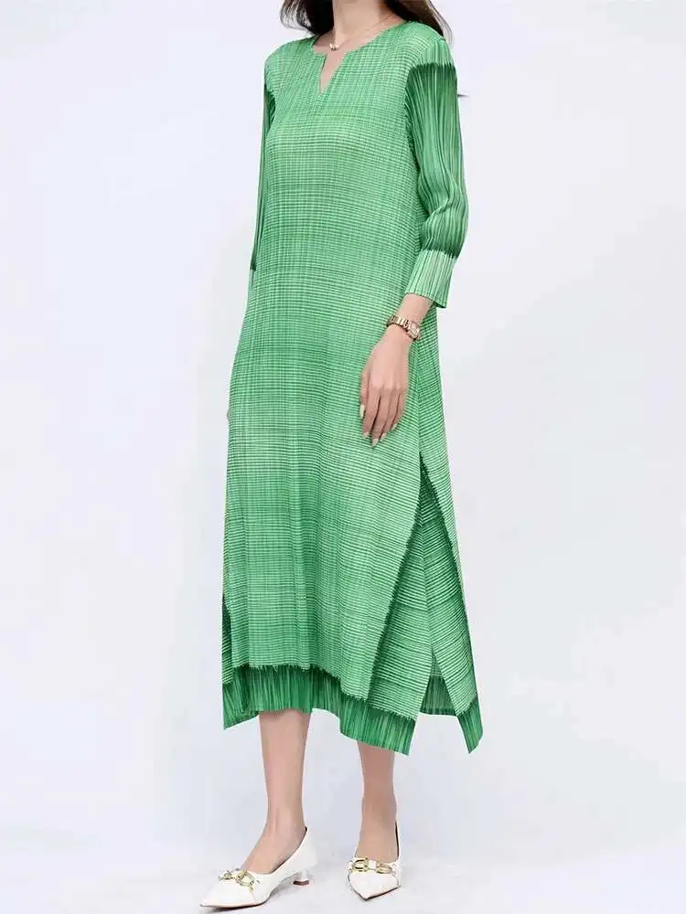 LANMREM Women's Minimalism V-neck Pleated Dress Female Fashion Temperament Elegant Mid-length Dresses Fashion 2025 Summer 2DE430 - Image 3