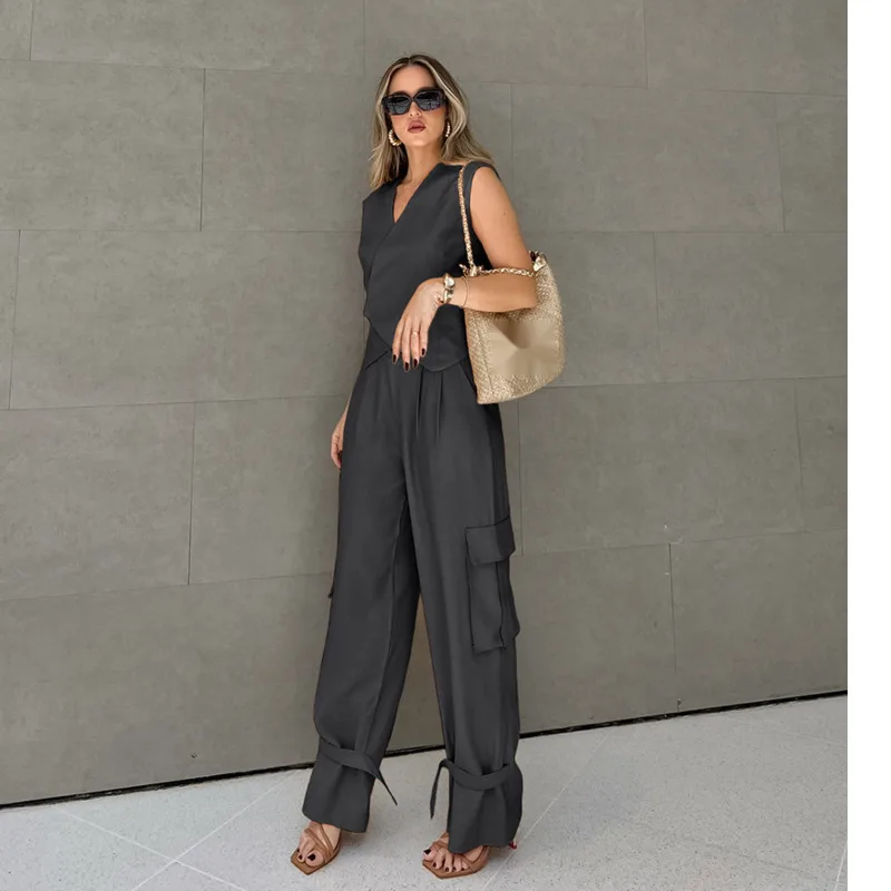 Summer and Early Autumn 2024 New High-end V-neck Vest Set, Vest, High Waist Leggings, Women's Casual Commuting Two-piece Set
