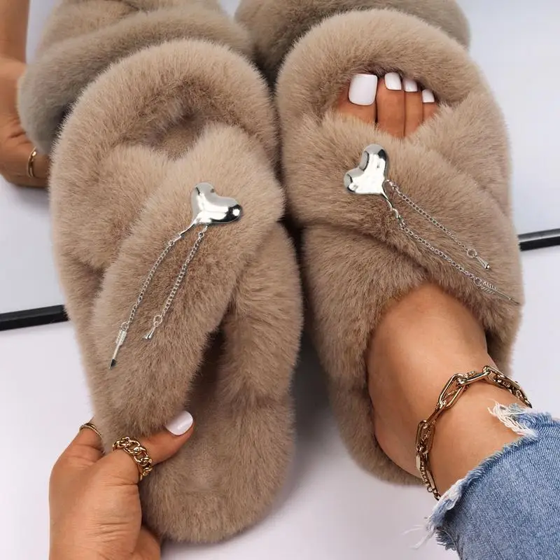 Fashion Winter Women Home Slippers Metal Love Tassel Pendant Decor Platform Furry Slides Fluffy Sandals Indoor Faux Fur Shoes