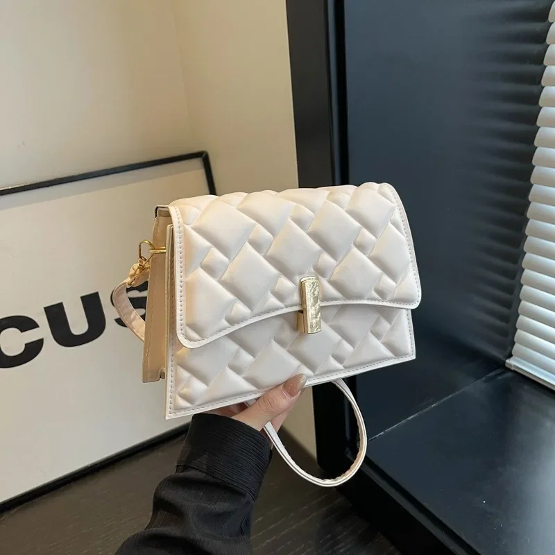 Retro Small Fragrant Wind Underarm Letter Crossbody Bag Women's Shoulder Bag High End Oblique Straddle Small Square Shoulder Bag