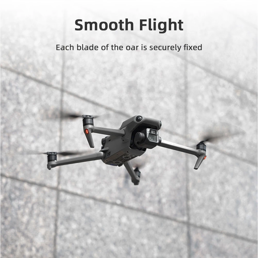 Paire d'hélices 9453T pour Mavic 3 Pro, installées sur un drone avec rotor en mouvement flou.