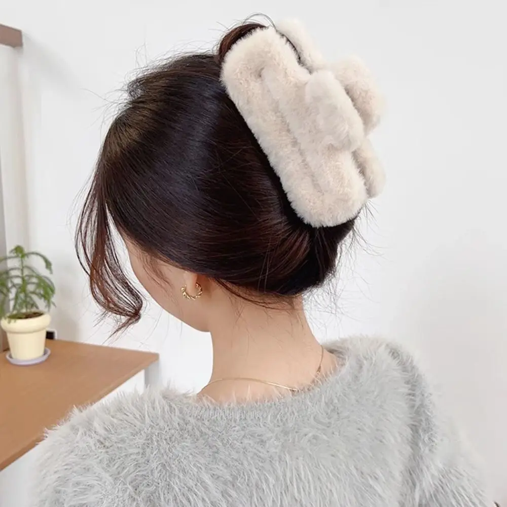 Description Picture 4 of itemWinter Plush Hair Claw Elegant Hairpins Square Shark Hair Clip Barrette Crab Headwear for Women Girls Hair Styling Accessories