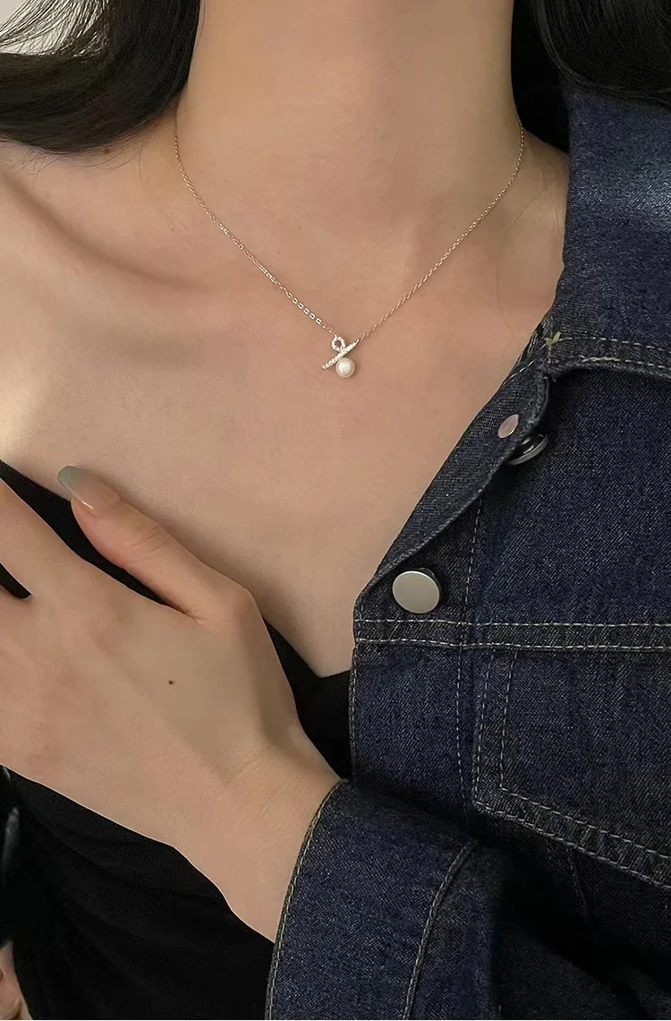 

Small and high-end design women's necklace