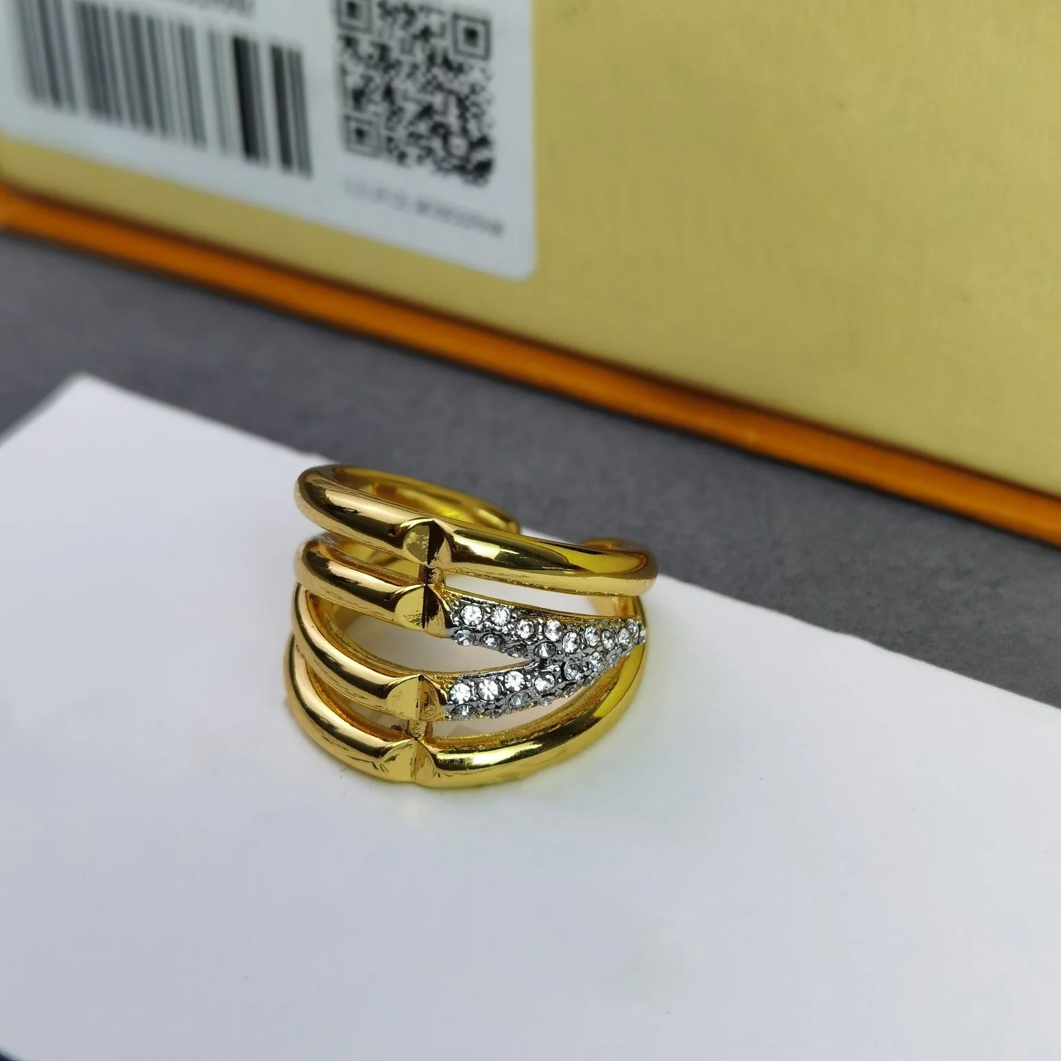 2022 Hot Brand V-shaped Gold Diamond Ring Fashion All-match Banquet Four Layers Of Exquisite Workmanship