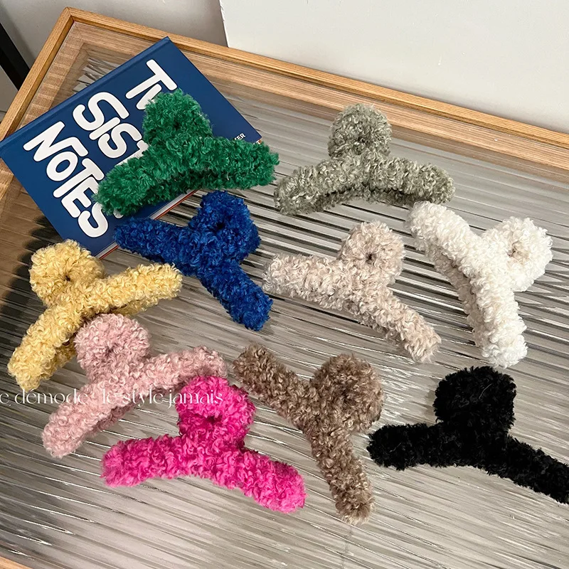 

Korean Version Solid Color 2023 Plush Claw Women's Winter Fashion Cute Hair Clip New Shark Clip Girl Hair Accessory