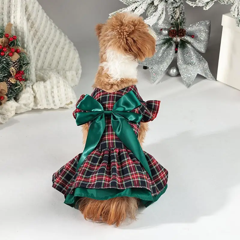 Julklänning för hund med rutmönster och volangärmar_voghion.com