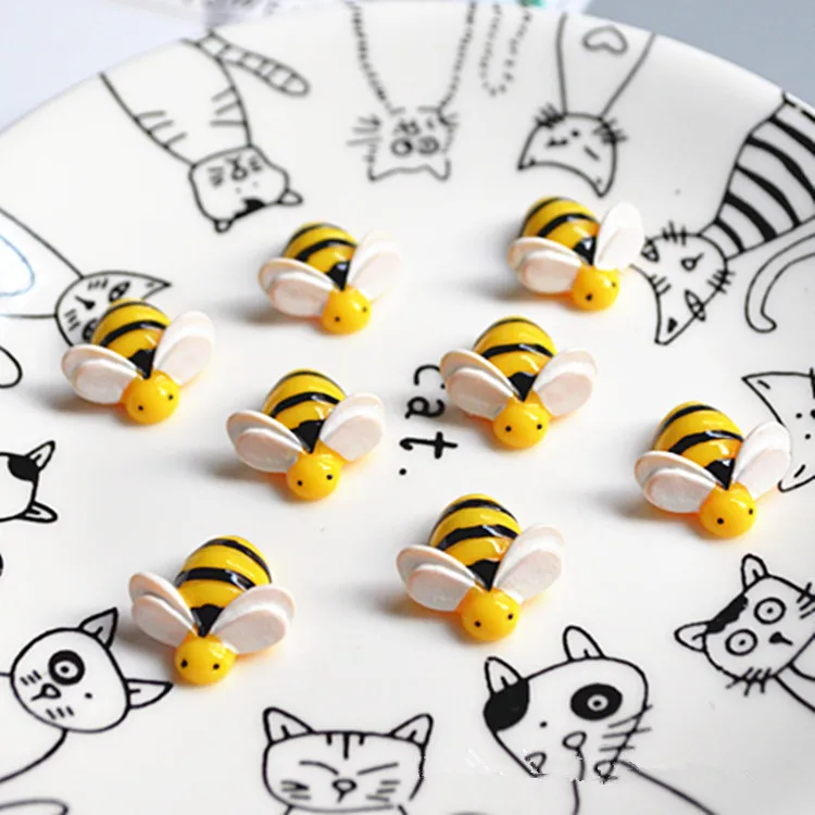 10Pcs/lot Kawaii Bee Miniature Figurines Animals Flatback Resin Cabochon DIY Embellishments for Scrapbooking Craft Supplies 20mm