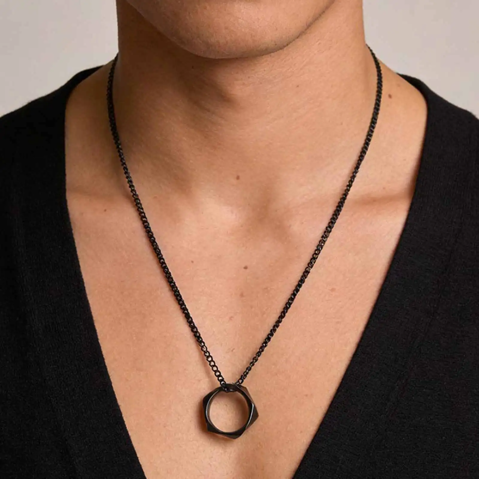 Vnox Größe 7-12 Fünfeckiger Ring-Anhänger Halskette, Schwarz Gold Silberfarben Edelstahl Kastenkette, Geburtstagsgeschenke für Männer
