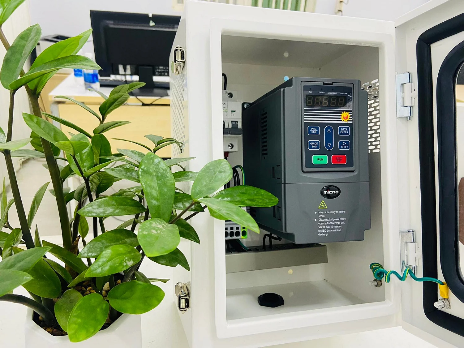 태양열 워터 펌프 시스템용 5.5KW 7HP DC-AC 주파수 인버터 220V 삼상 입력 150-440VDC 또는 1AC 220V