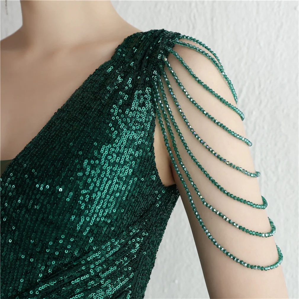 Рисунок 6 - Женское платье с блестками для выпускного вечера