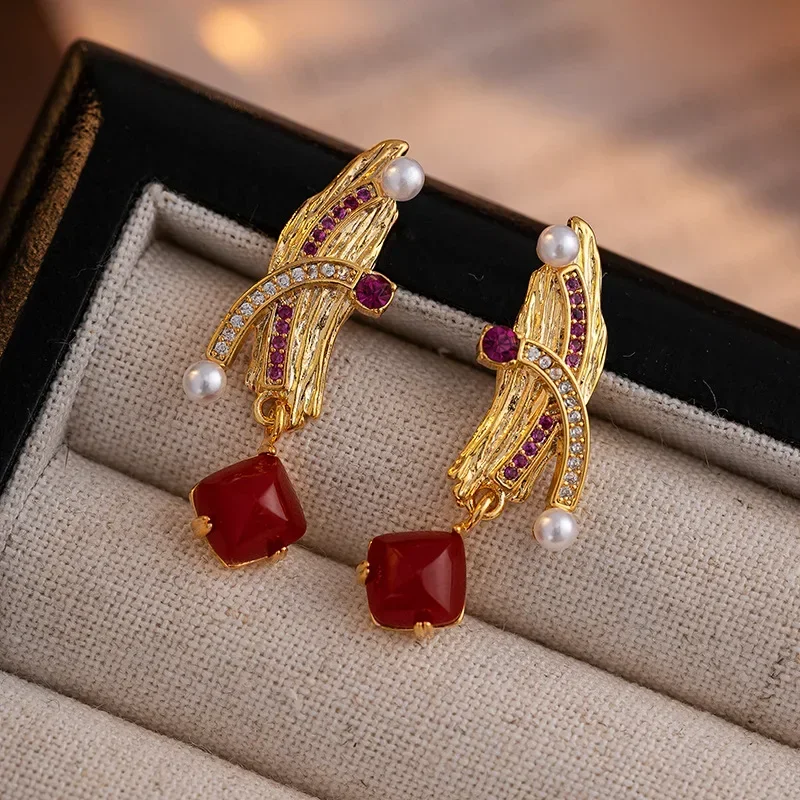 

Light luxury retro irregular imitation pearl earrings for women
