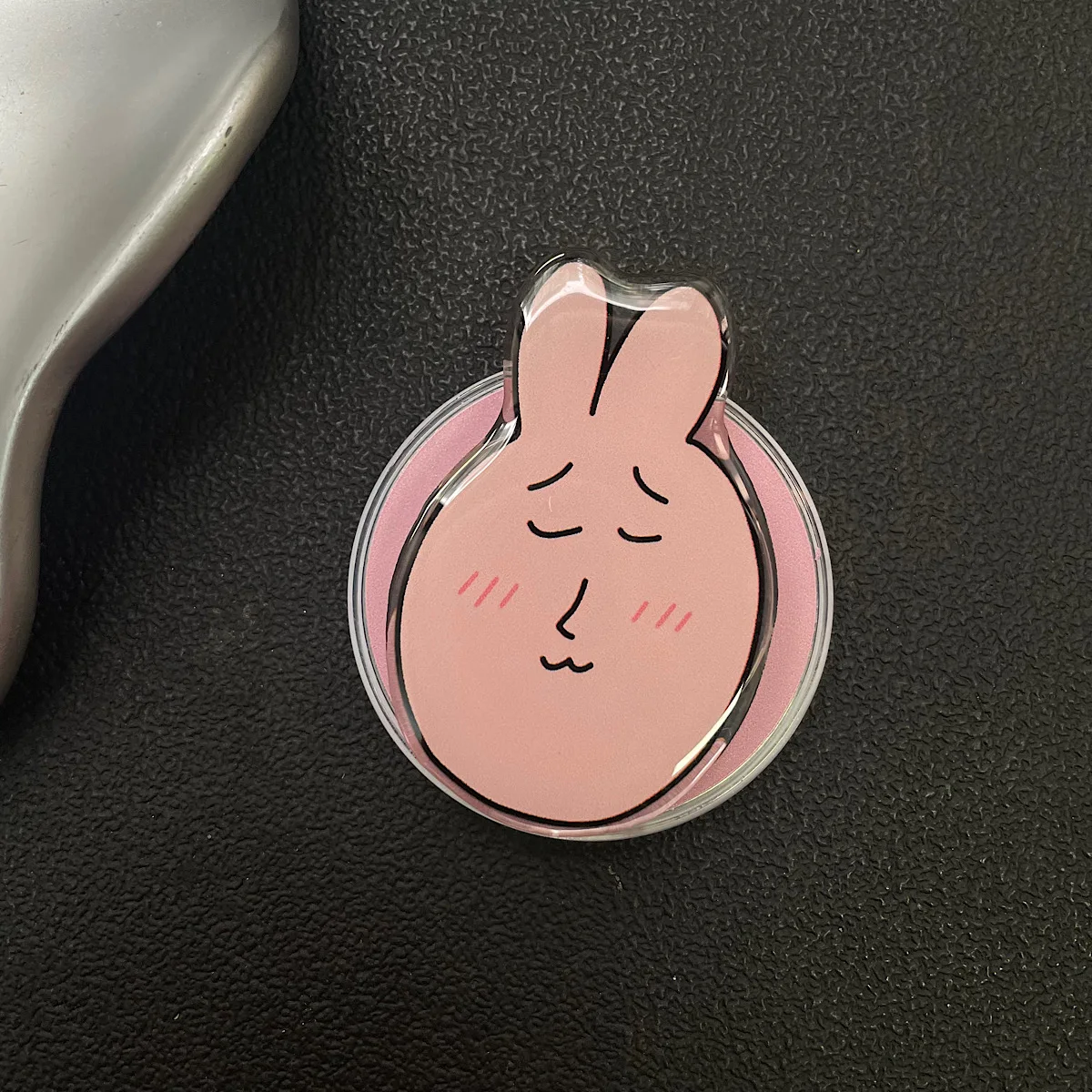 니치 미러 스트로베리 래빗 마그네틱 브래킷은 Magsafe 휴대폰에 적합하며, 데스크탑에서 게으른 사람들에게 강력한 매력을 발휘합니다.