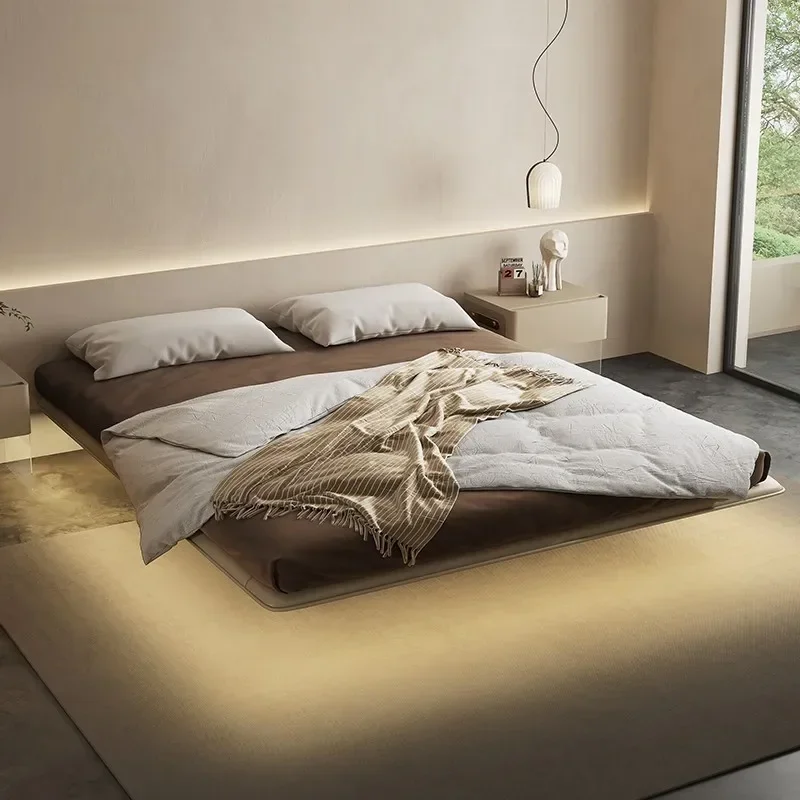 

Кровать без наконечников подвесная современная простая Маленькая комната двойная с тихим Кремовым воздухом 1,8 м кожаная с полным краем