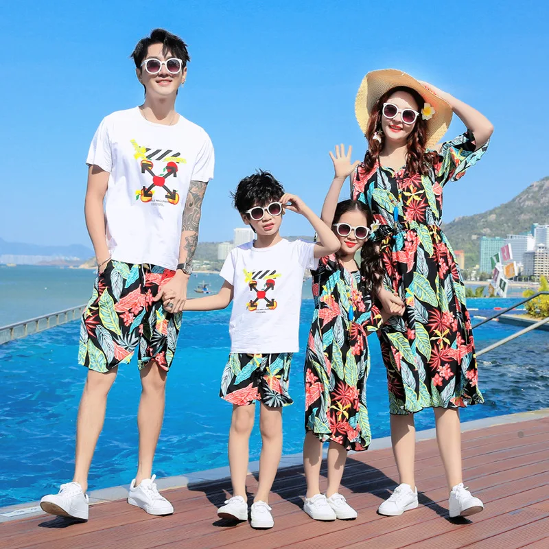 Summer Beach Family Matching Outfits Mother Daughter Dresses Father Son Cotton T-Shirts &Shorts Matching Couple Outfits Seaside