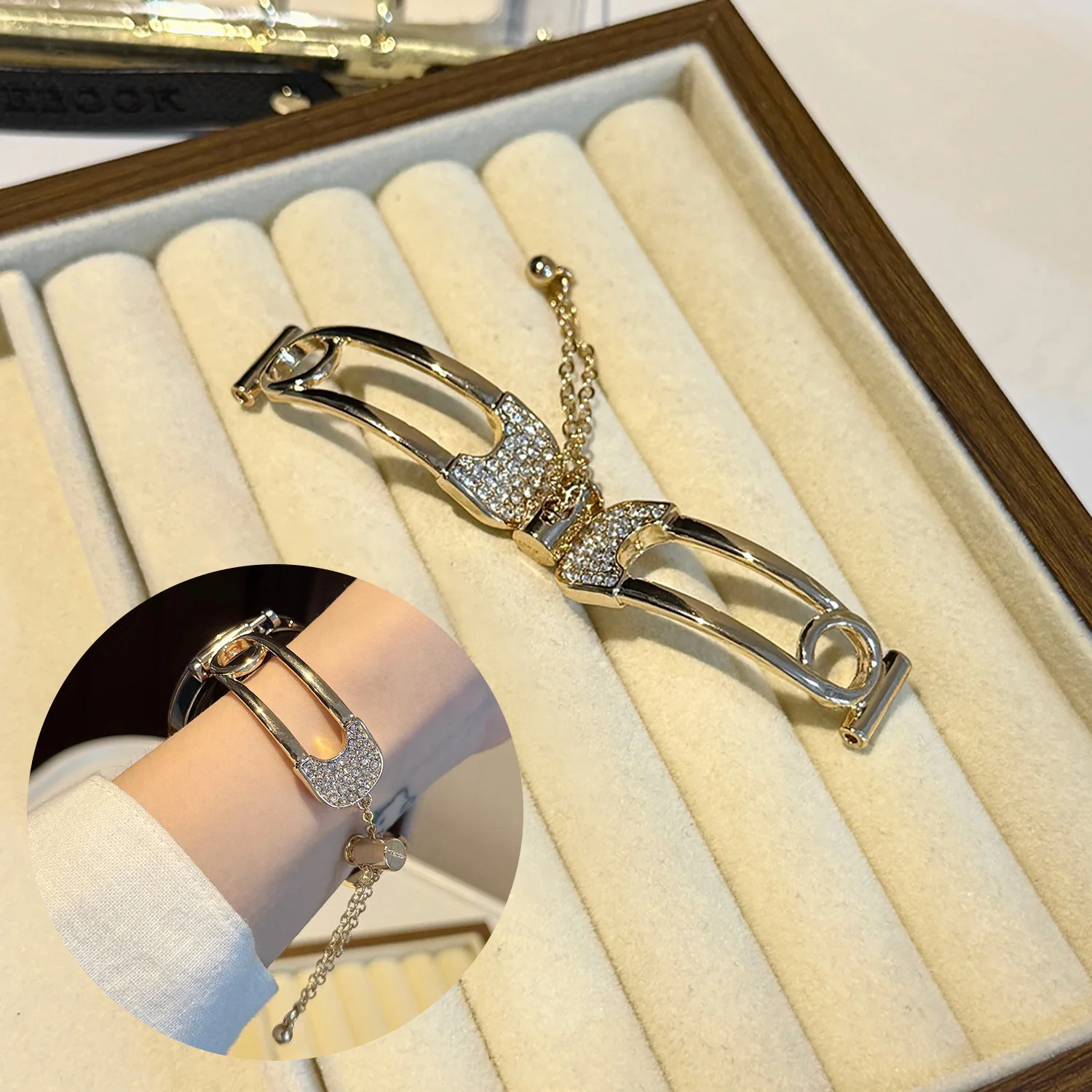 Elegant Universal Strap with Inlaid Diamonds - Fashion Design