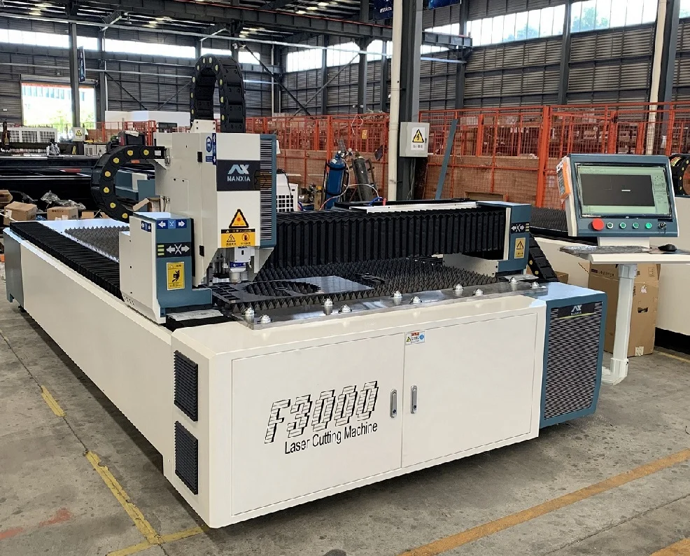 

3000W Fiber Laser Cutting Machine Model 3015 with IPG or Raycus 1500 * 3000 mm