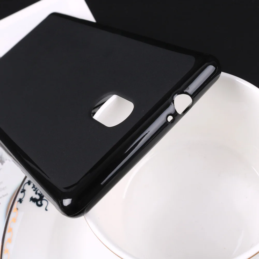 Durable Soft TPU Protective Phone Case - Sleek Back Cover Design
