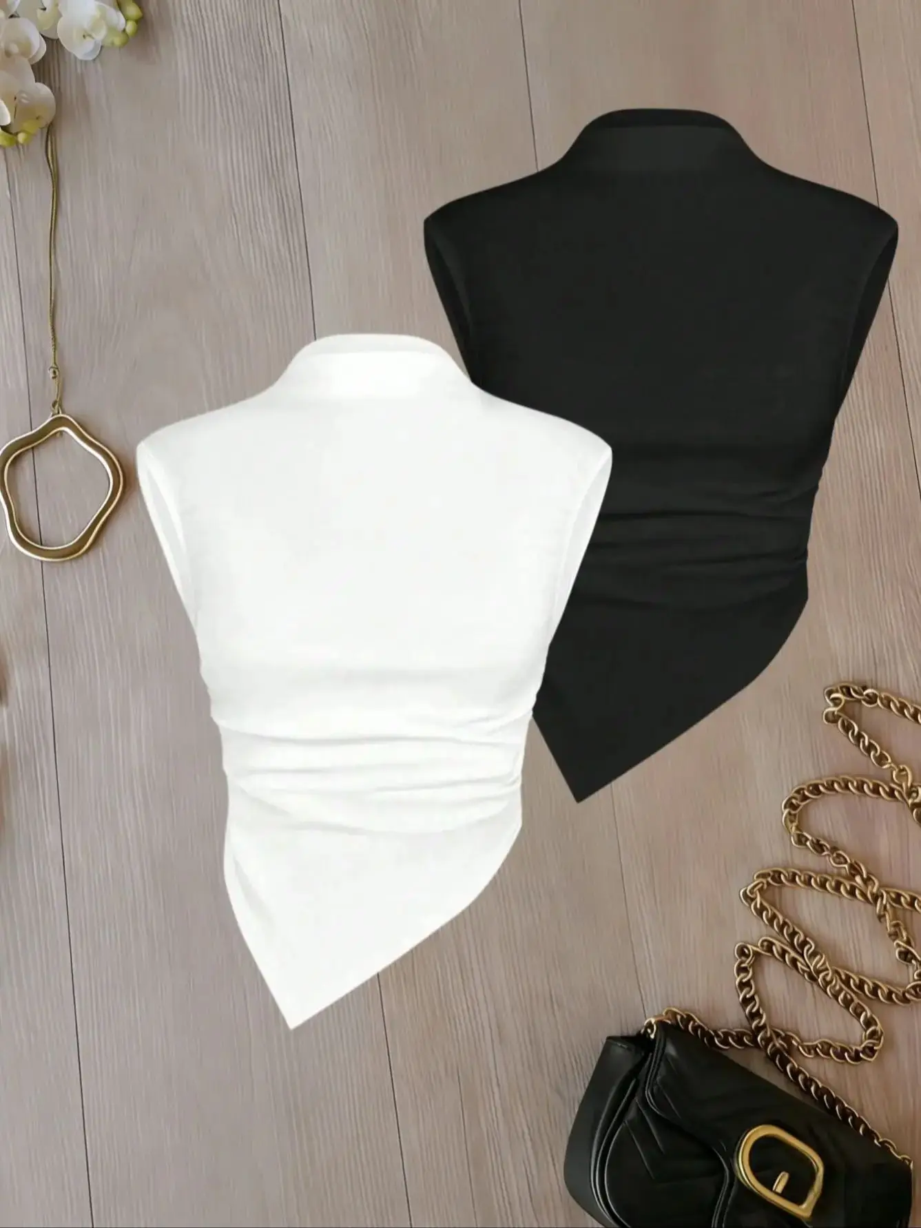 Damen Mock-Neck ärmelloses, gerafftes Crop-Top mit asymmetrischem Saum, 2er-Pack, einfarbiges Cami-Top-Set – Detail 2