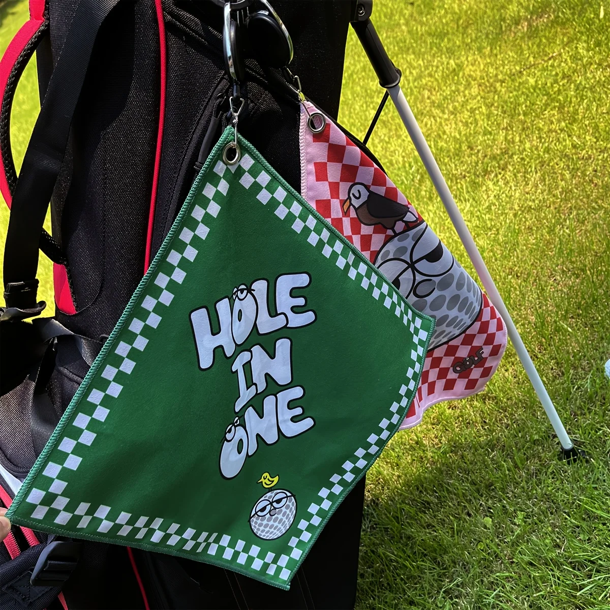 Stylish Double-Sided Green Golf Towel with Retractable Hook - Creative Gift