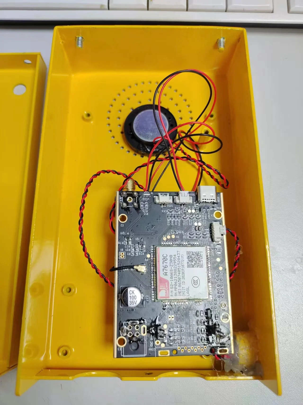 4G One-click Alarm System with QUAD Band Emergency Call for help Worldwide with Intercom for Calling