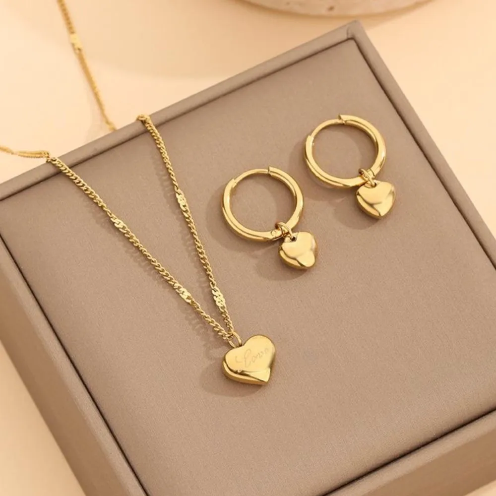 Titanium Vintage Love Heart Pendant Jewelry Set for Women Elegant Temperament No Fading Necklace Earrings Jewelry Gifts