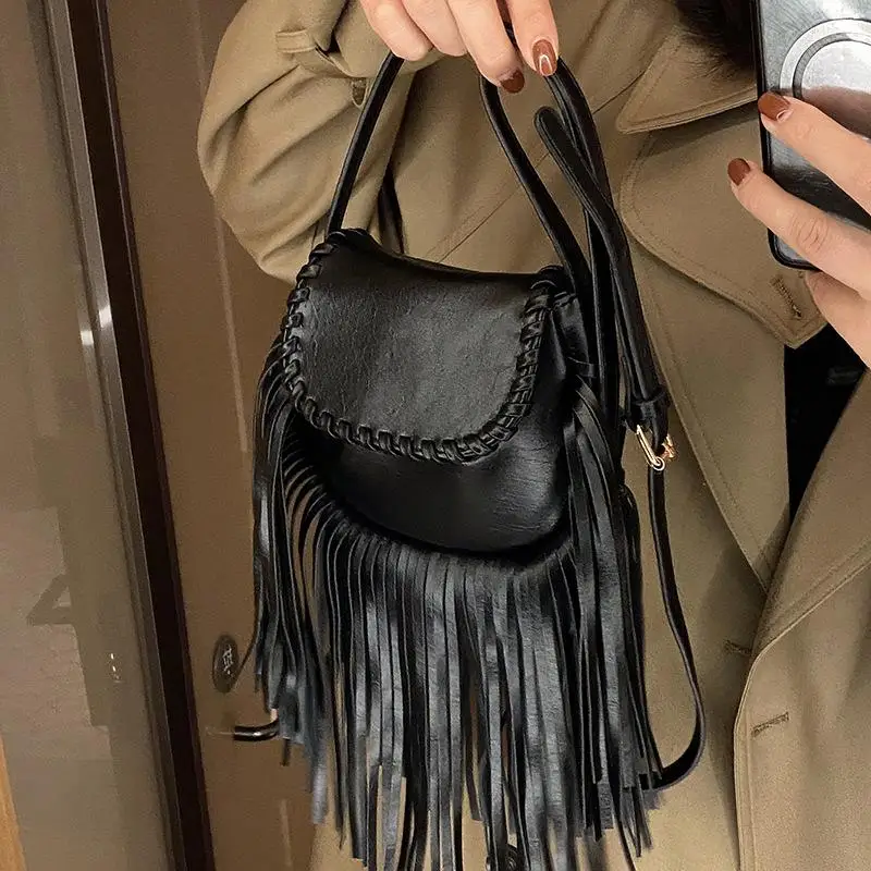 

Retro Tassel Saddle Bag Women Rock Shoulder Crossbody Bag Y2K Spicy Girl Style Handbag Ladies Fashion Messenger Bags Purses Ins