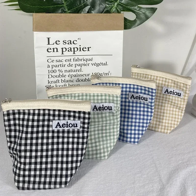 Large Capacity Plaid Fabric Storage Bag Portable Clutch Make Up Pouch Fashion Coin Key Bag Sanitary Napkin Pads Zipper Pouch 2