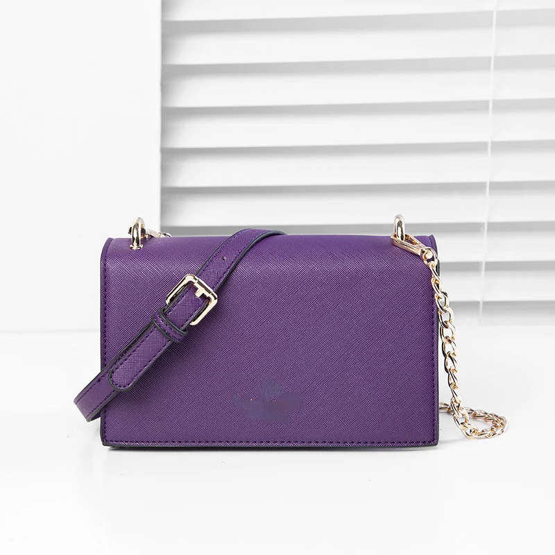 The latest high-end fashion crossbody bag designed for women. Metal chain shoulder strap