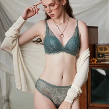 

2022 New French Sexy Light and Glossy Semi Dress Cup Bra Set Fashionable Multifunctional Light and Simple Bra