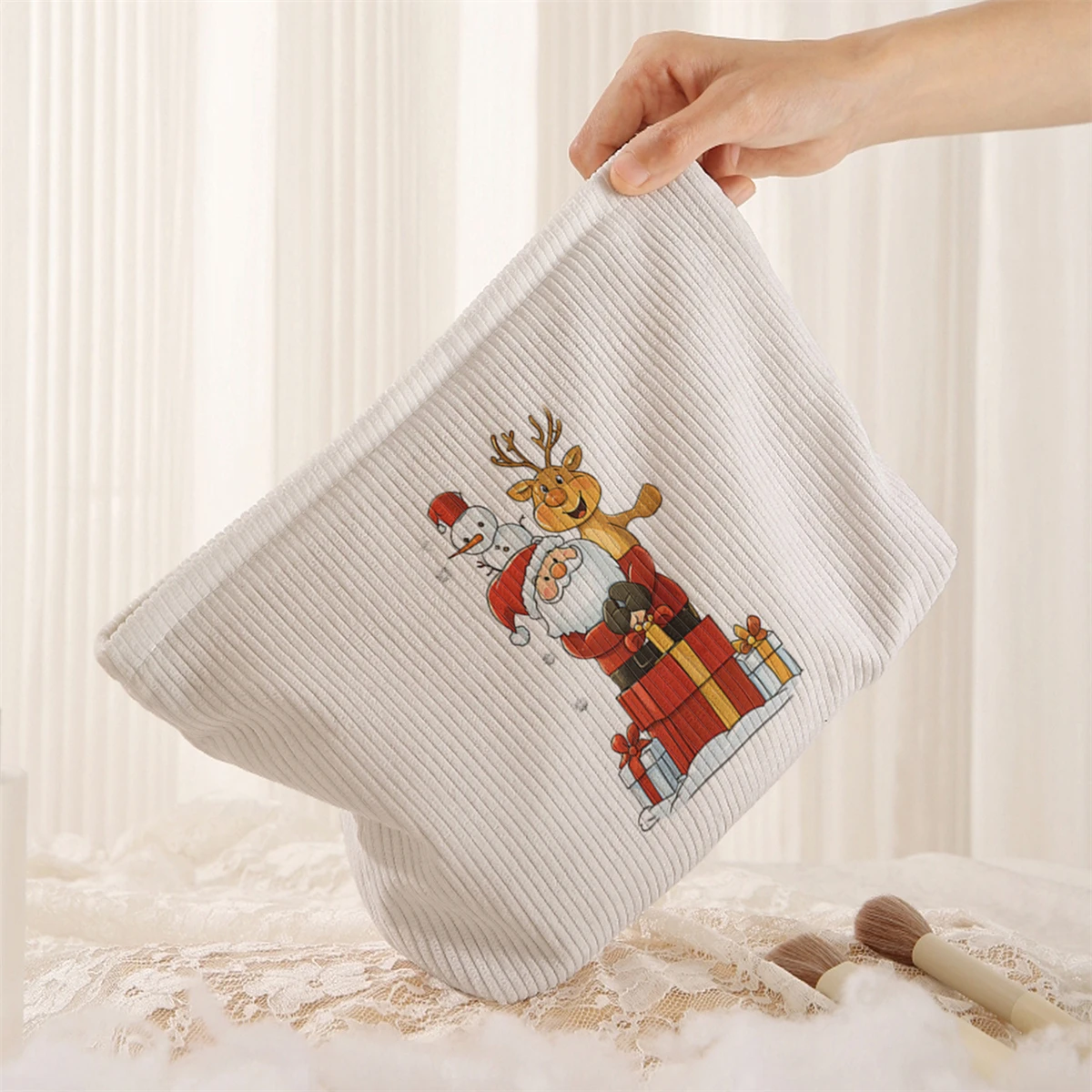 1 Christmas themed corduroy makeup bag, lightweight zipper makeup storage box, multifunctional bag with lining