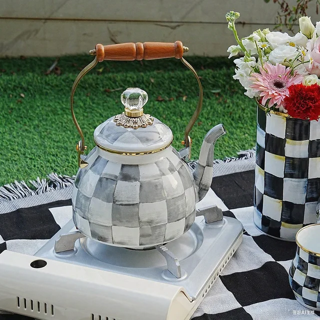 Harlequin Check Tea Kettle 6