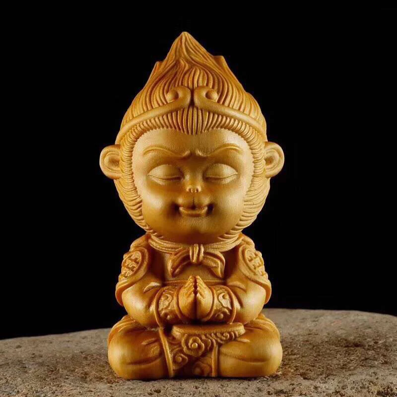 

Cliff cedar wood carving battle Holy Buddha hand pieces of Monkey King King wood pendant home car decoration pieces