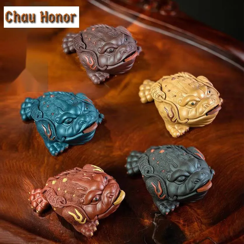 Handmade Yixing Zisha Tea Pet Small Golden Toad Decoration Attracting Wealth Three Legged Beast Set Tea Sculpture Accessories