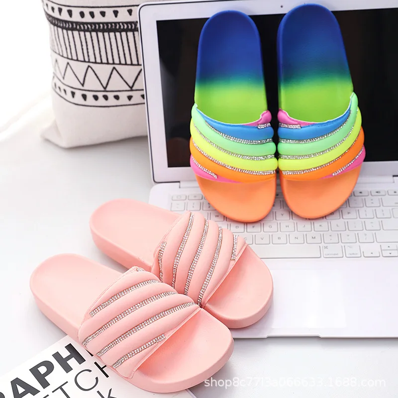 

Тапки женские на танкетке, низкие блестящие сланцы, Пляжные Шлепанцы из хлопка, ПВХ, ПУ, на танкетке, плоская подошва, лето