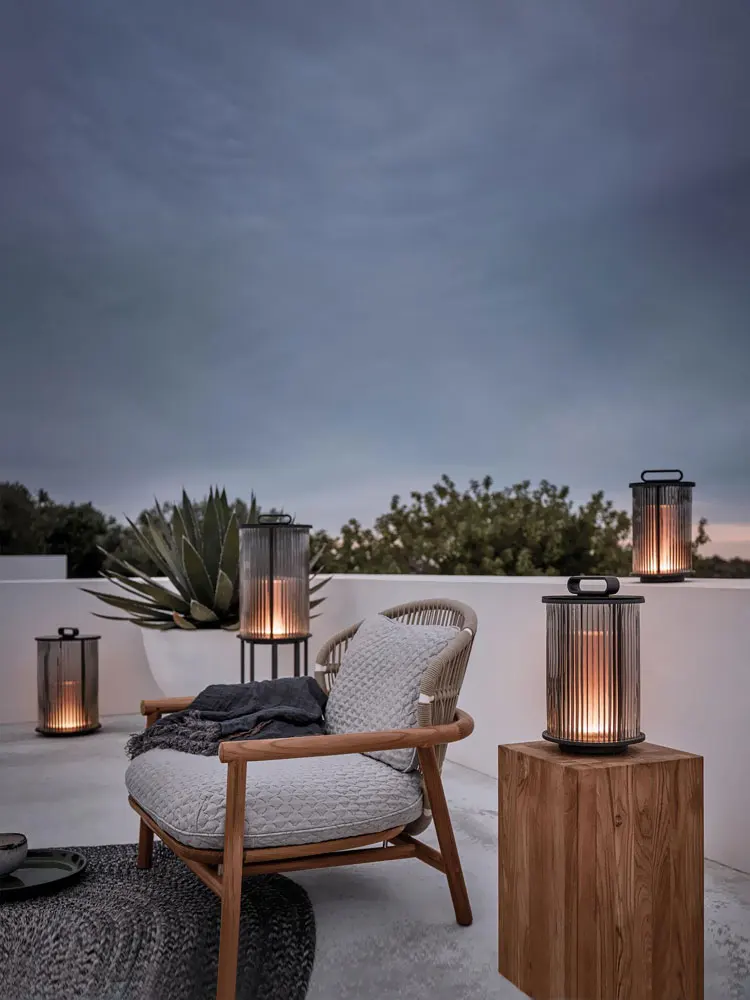 

Outdoor lamp waterproof modern solar garden lamp landscape lamp villa lawn lamp