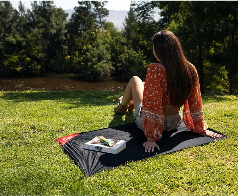 Description Picture 3 of itemNaturehike Picnic Blanket Ultralight Waterproof Pocket Shelter Folding Portable Two Size Large Beach Pad Outdoor Hiking Camp Mat