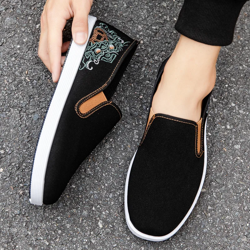 New National Style Embroidered Old Beijing Cloth Shoes, Canvas Shoes. 4