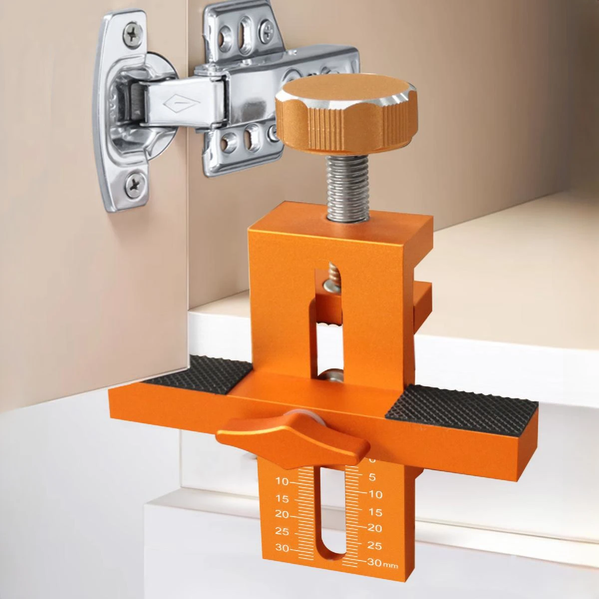 أداة تركيب أبواب الخزائن، مزودة بذراع ودعامة ومشبك...