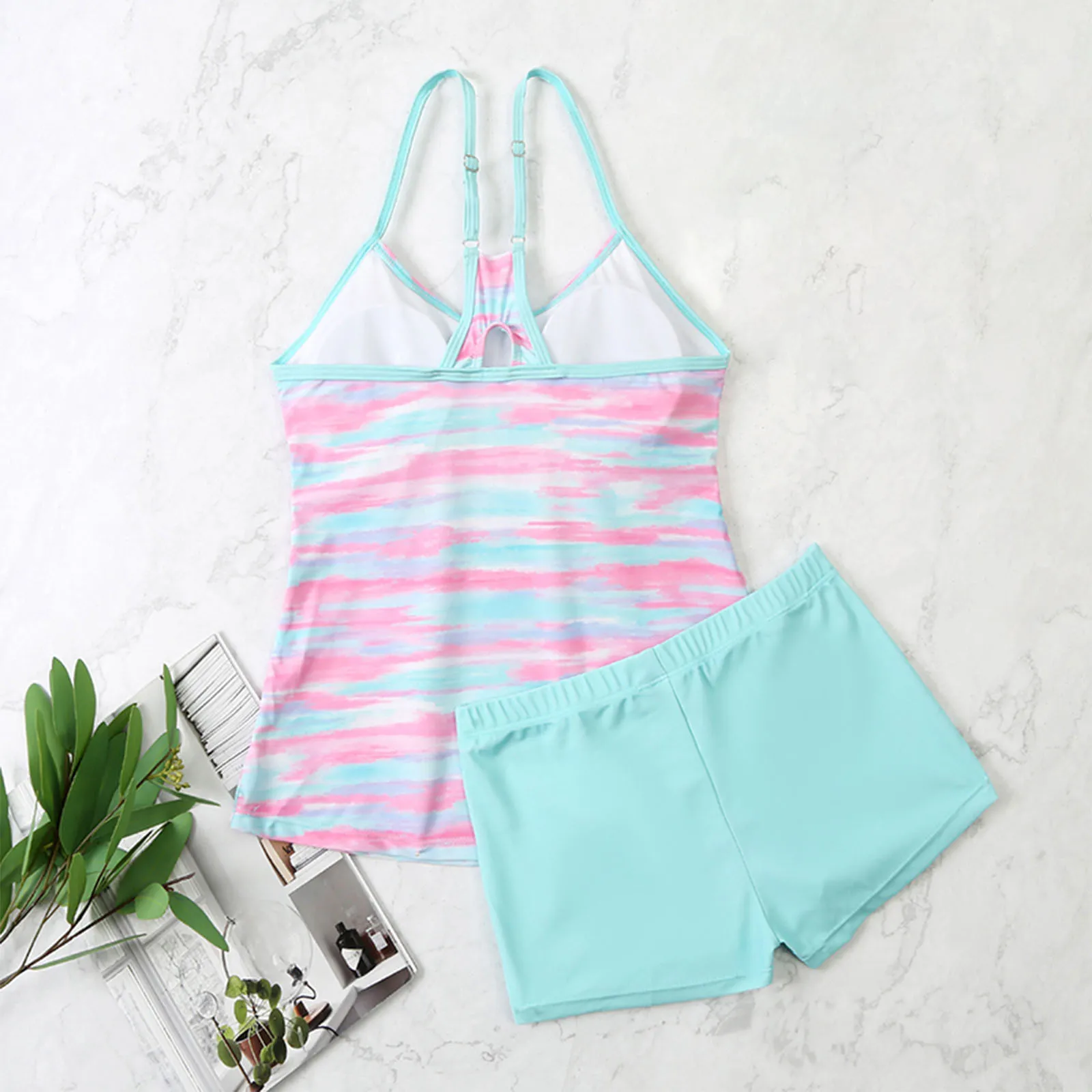 Рисунок 5 - Женские шорты с узором Line Стильный