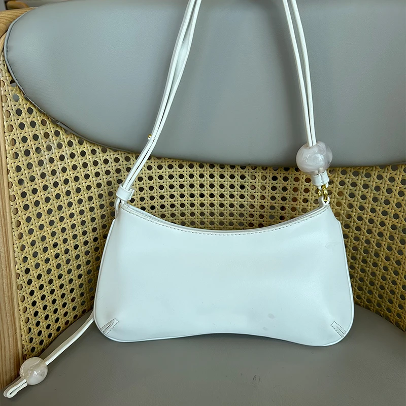 Sac à bandoulière simple en PU de couleur unie avec lettres en métal et perles pour femme, sac de fête polyvalent de petite taille_voghion.com