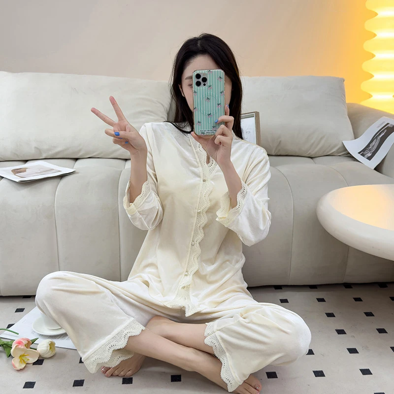 Velvet sleepwear for autumn and winter women lace cardigan long sleeved set sexy and elegant can be worn as outerwear plus size